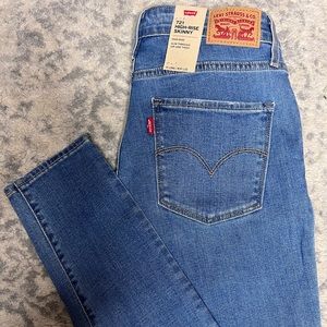Levi’s 721 High Rise jeans